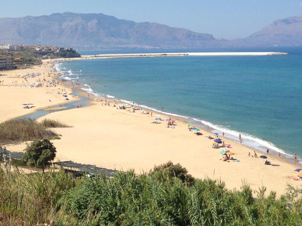 La Stanza Vicino Al Mare , Una Camera Da Letto E Bagno Con Balcone Vista Mare Daire Balestrate Dış mekan fotoğraf
