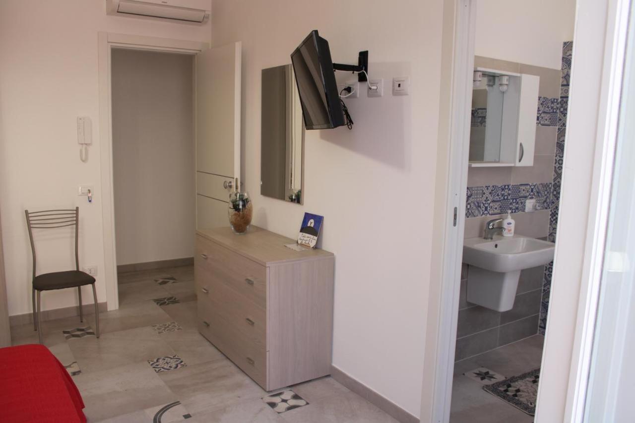 La Stanza Vicino Al Mare , Una Camera Da Letto E Bagno Con Balcone Vista Mare Daire Balestrate Dış mekan fotoğraf